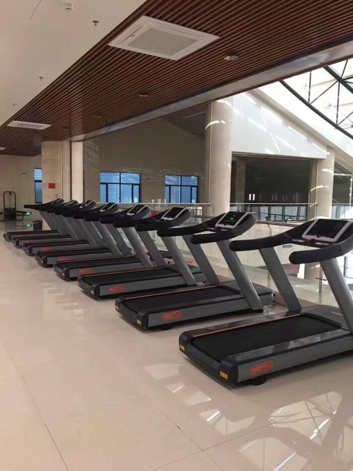 9200 Commercial Treadmill - Image 6