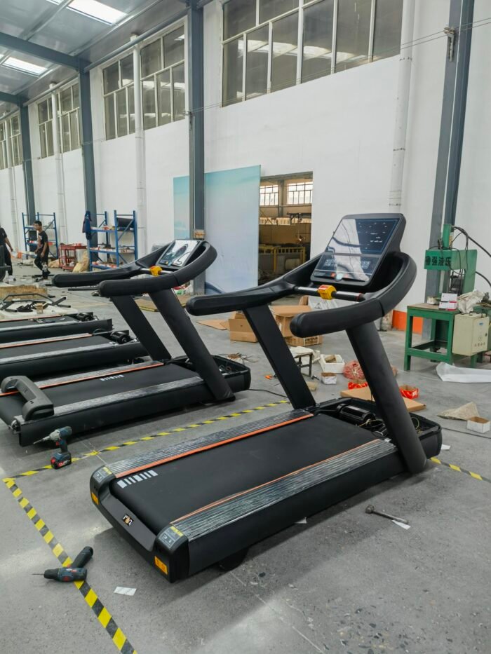 9200 Commercial Treadmill - Image 2